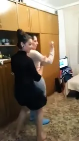 Cougar Arabe Exhibe Son Cul en Dansant Comme Une Salope