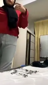Étudiante malaisienne en hijab se masturbe dans sa chambre